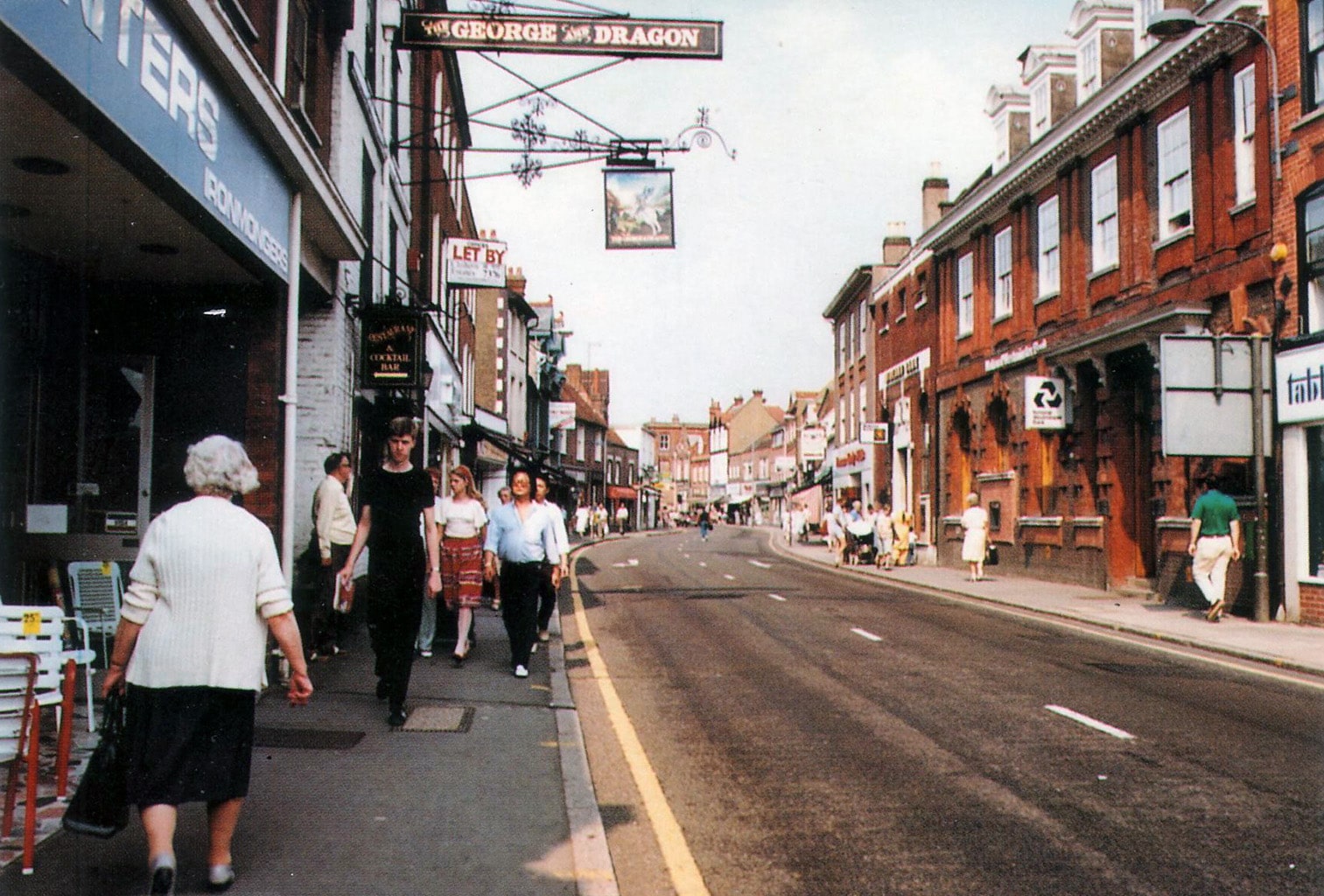 Chesham main shopping street with a road running down the middle