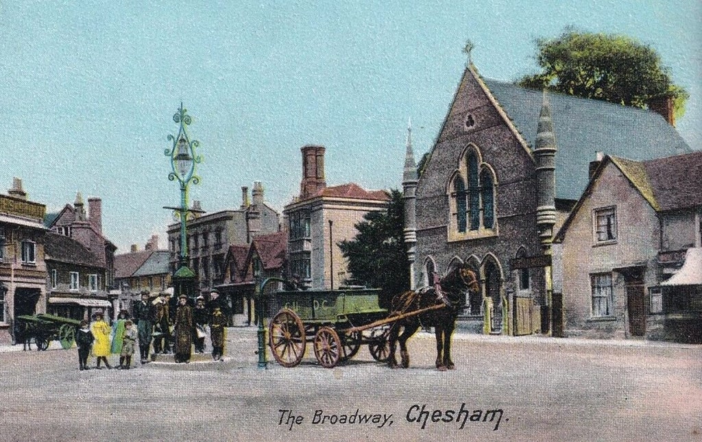 The Broadway in Chesham showing the Congregational Chapel about 1905