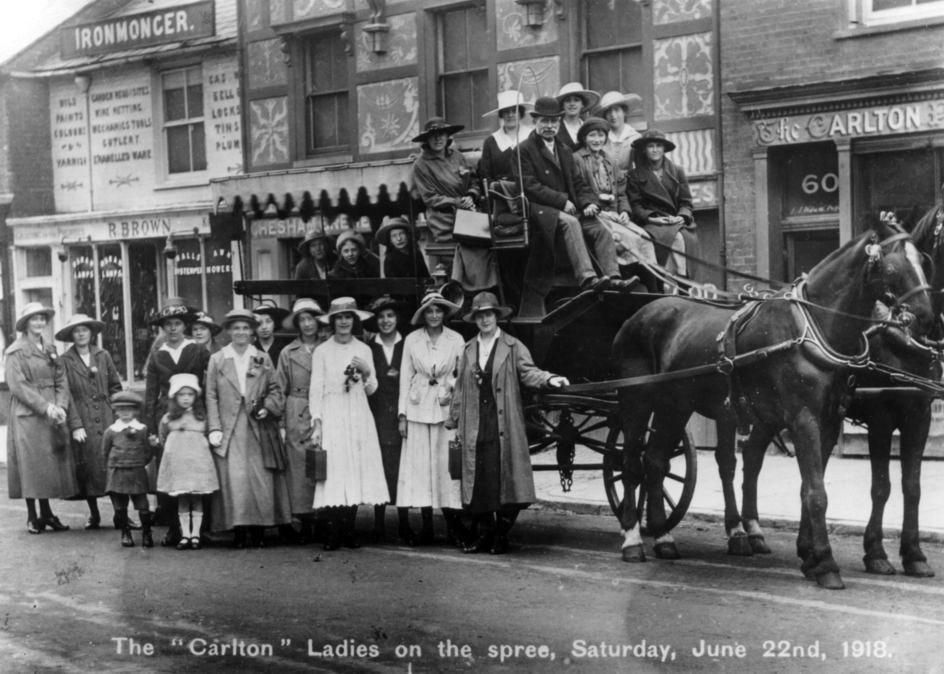 Monochrome photo of Carlton Press ladies on an outing 1918 