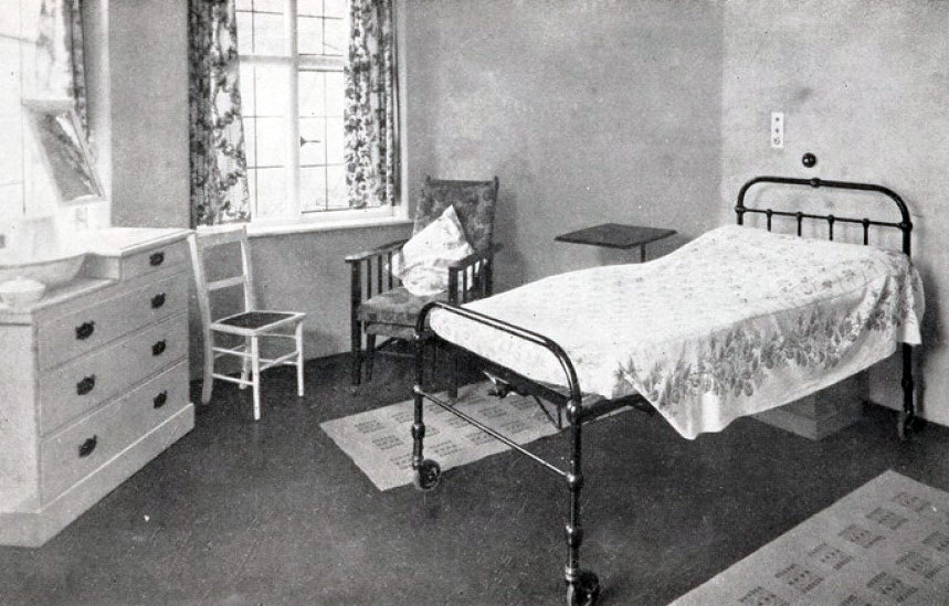 A private ward in Chesham Hospital in 1924
