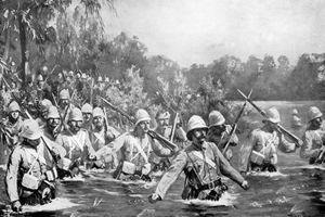 British soldiers fighting in the Boer War wading through a river