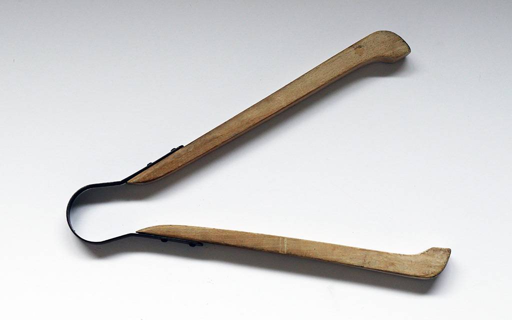 Metal tongs with wooden handles