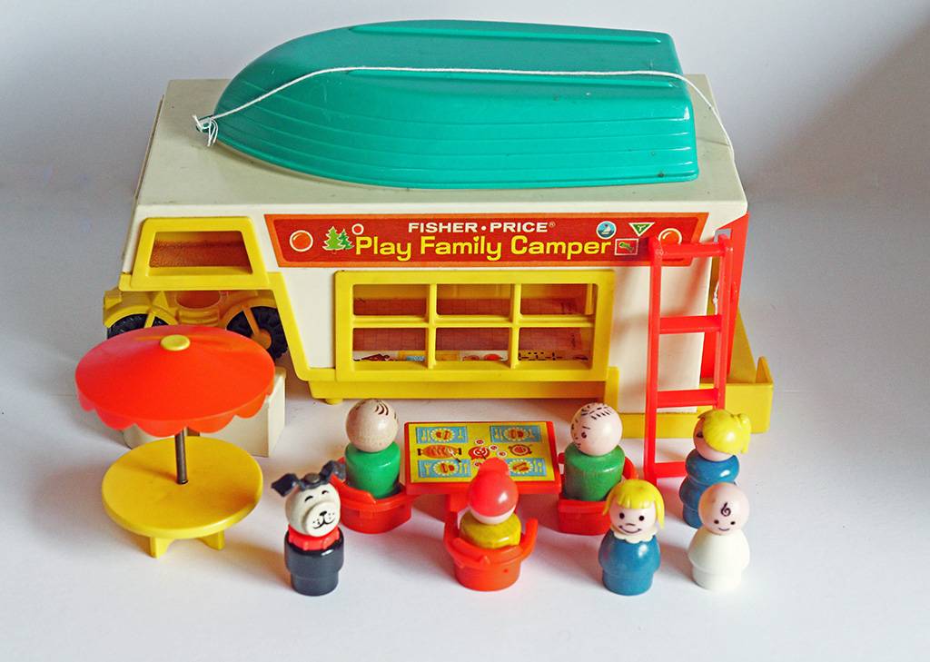 Fisherprice family camper with family